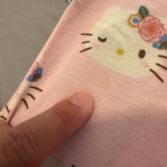 Hello Kitty x Posh Peanut convertible sleeper - Picture 3 of 4